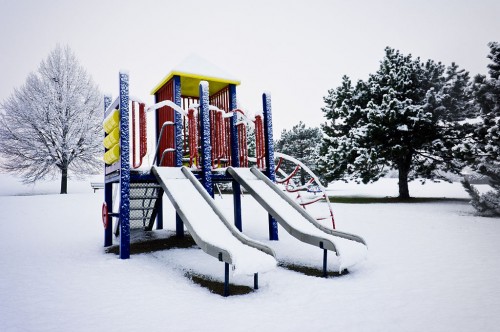 1024px-Winter_playground